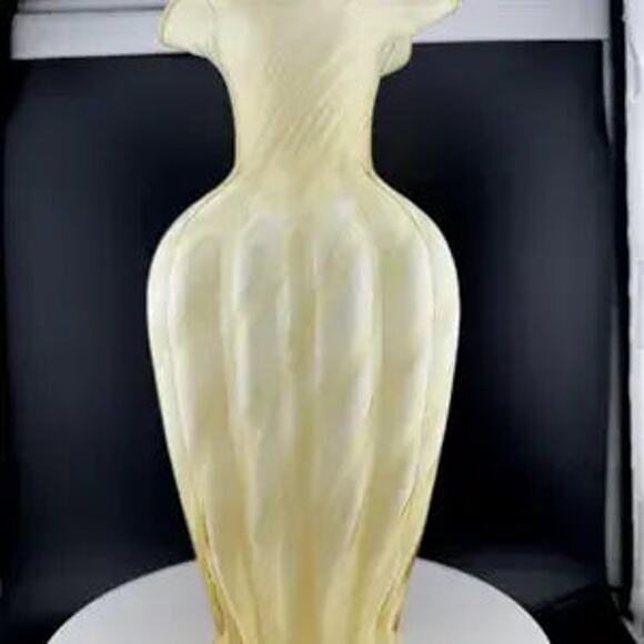 Vintage Yellow & White Swirl Fenton Vase - Picture 4 of 6